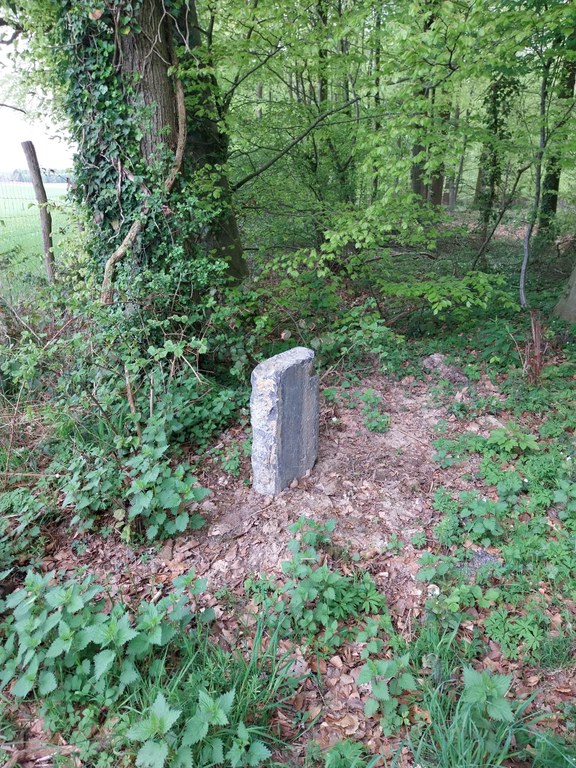 05.7 - Borne militaire 2 - Achet