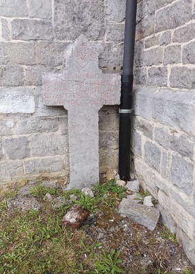 02.1 - Croix en pierre (Eglise) - Scy