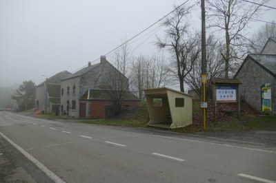 09.2 - Abri bus-Arrêt Emptinne Place * - Emptinne