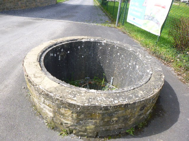 01.4 - Ancien puits (école de Schaltin) - Schaltin